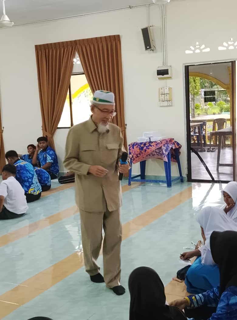 Ceramah di institusi