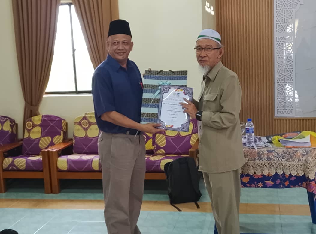 Ceramah di institusi
