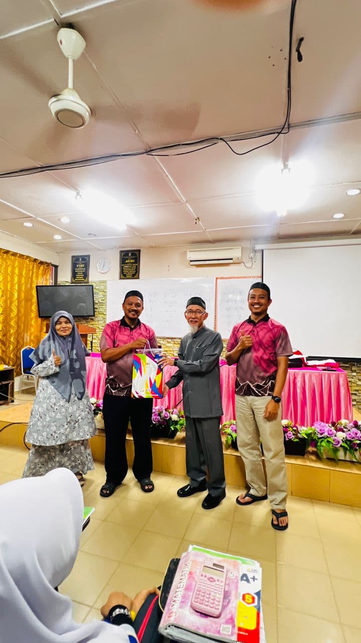 Ceramah di institusi